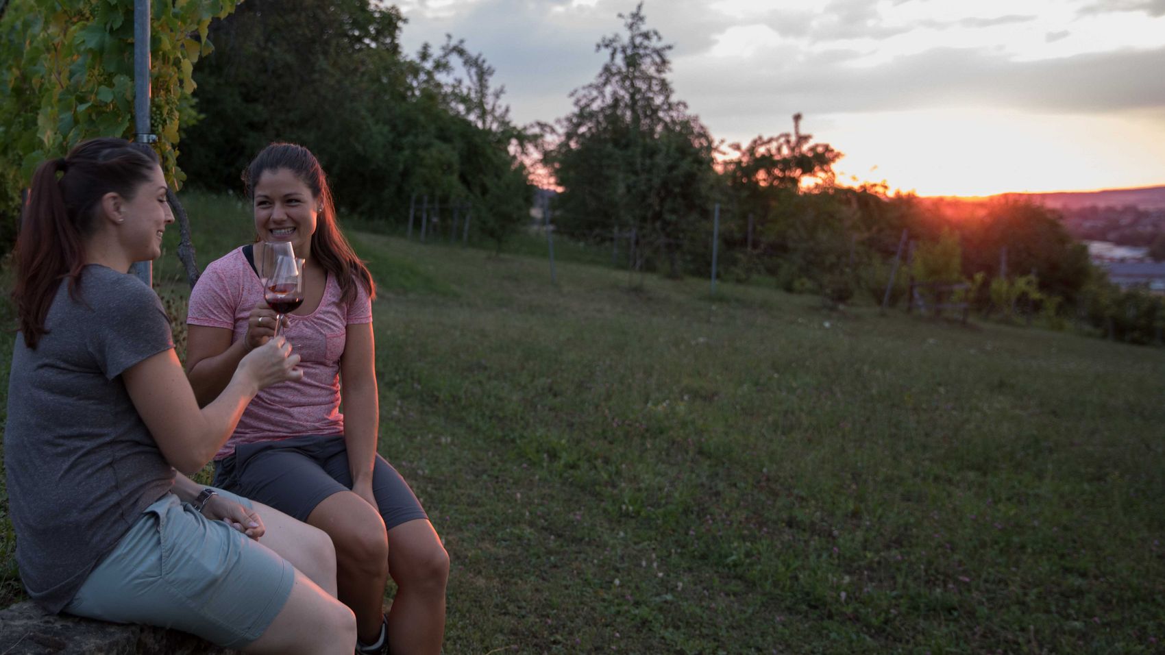 Sommerlicher Weingenuss am Abend