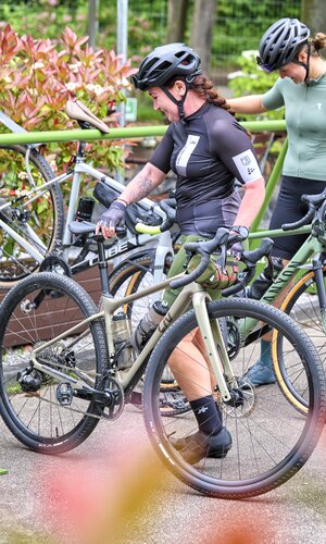 Fotoshooting Gravel - Florian Trykowski
Hügel-Pause Kramer's Biergarten | © (c)floriantrykowski.de