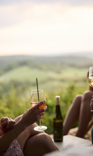 Sternenfels, Kraichgau-Stromberg, Baden-Württemberg in Deutschland
Weingenuss in Sternenfels, Kraichgau-Stromberg, Baden-Württemberg in Deutschland | © Stefan Leitner