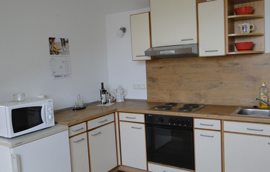 Küche mit Herd, Ofen und Mikrowelle | © Neckar-Zaber-Tourismus e.V.