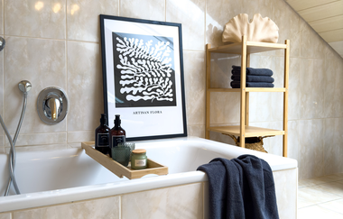 Badezimmer bestehend aus Badewanne und Regal  für Handtücher | © Neckar-Zaber-Tourismus e.V.