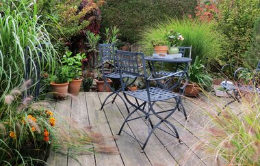 Terrasse mit einem runden Tisch und drei Stühlen | © Neckar-Zaber-Tourismus e.V.