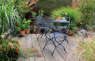 Terrasse mit einem runden Tisch und drei Stühlen | © Neckar-Zaber-Tourismus e.V.