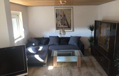 Wohnzimmer mit Couch und Tisch | © Neckar-Zaber-Tourismus e.V.