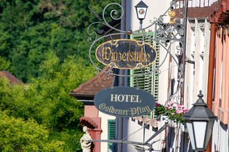 Historisches Schild des Hotels | © Bernhard Kück