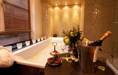 Blick auf die Private Spa Suite "König Riesling" im Hotel Laurentius in Weikersheim. | © Unbekannt