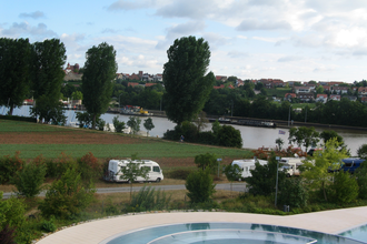 Wohnmobilstellplatz Lauffen am Neckar | am Neckartal-Radweg & Freibad Lauffen | © Stadt Lauffen am Neckar