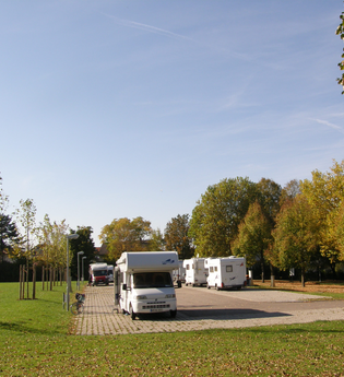 Schöner Wohnmobilstellplatz im Kurgebiet mit naheliegendem Schwimmbad und Park | Bad Rappenau | HeilbronnerLand | © BTB Bad Rappenau