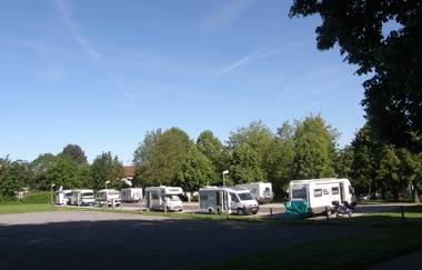 Schöner Wohnmobilstellplatz im Kurgebiet mit naheliegendem Schwimmbad und Park | Bad Rappenau | HeilbronnerLand | © BTB Bad Rappenau