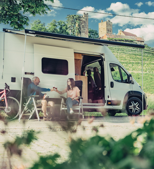 Wohnmobil vor Burg Neipperg | Weingut Echle | HeilbronnerLand | © Touristikgemeinschaft HeilbronnerLand