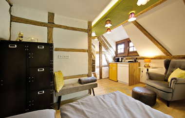 Appartment mit Betten, Sessel und Schränken | © Neckar-Zaber-Tourismus e.V.