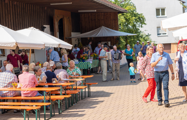 Hoffest Weingut Blatt | Gäste im Hof | © Neckar-Zaber Tourismus