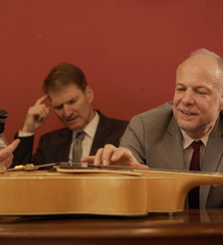 Cole's Business | © Cave 61