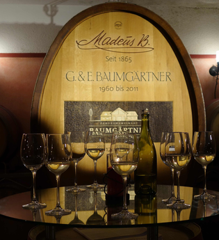 Cuvées kreieren mit dem Kellermeister | © Panoramaweingut Baumgärtner