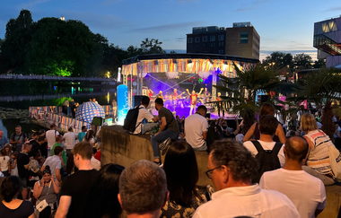 Hauptbühne am Hagebuchersee bei schöner Abendstimmung | © Heilbronn Marketing GmbH