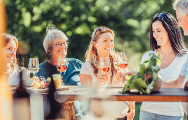 Weinausschank am Mönchsbergsee | HeilbronnerLand | © Touristikgemeinschaft HeilbronnerLand