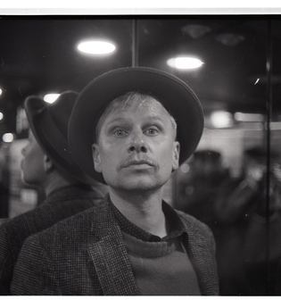 Im Café Exil - mit Robert Stadlober | © Robert Stadlober