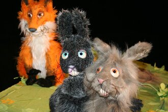 Plüschfiguren Hase und Fuchs | © Werkstattbühne Helmstadt