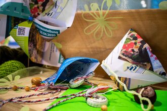 Kreativwerkstatt: Wir basteln uns einen Fangbecher | © Klima Arena Sinsheim
