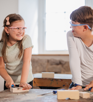 Mutig, glänzend, geschmückt und geschützt