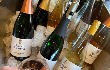 Sip & Strech – die Schampus-Yogastunde | © Luisa Albrecht