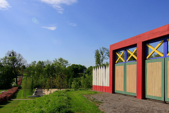 Das Limestor ist auf der einen Seite bunt angemalt | © Touristikgemeinschaft Hohenlohe e. V. | Stadt Öhringen