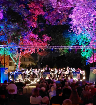 Stadtgartenfest Osterburken bei Nacht mit beleuchteter Kulisse | © Stadt Osterburken