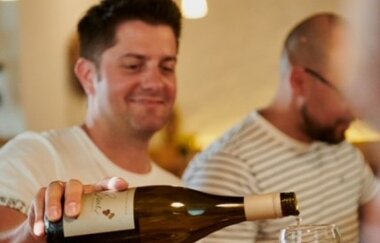 Weintafel mit Herr von Ribbeck | Weingut Bauer | © Weingut Alexander Bauer