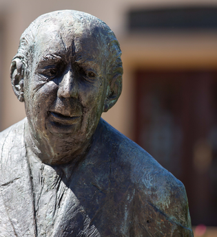Theodor Heuss Statue | Brackenheim |  HeilbronnerLand | © Theodor Heuss Museum | Stadt Brackenheim