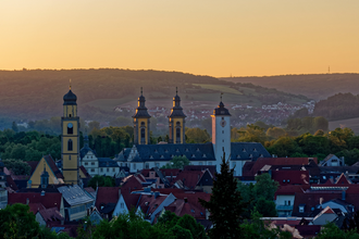 Die Türme der Schlosskirche, des Schlosses und des Münsters nach Sonnenaufgang | © Holger Schmitt