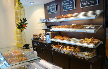 Verkaufstheke mit verschiedenen Backwaren | Bäckerei & Café Bürk | Brackenheim | © Neckar-Zaber-Tourismus e.V.