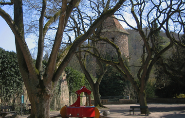 Der Blaue Hut vom Schlosspark aus gesehen.