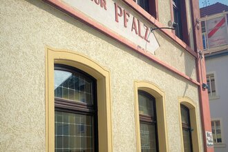 Außenansicht des Gasthauses Zur Pfalz in Mauer