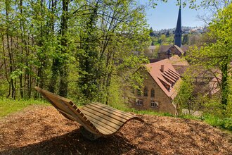 Hügel-Sofa am Klosterberg Maulbronn | © Stadt Maulbronn