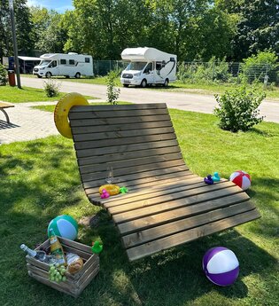 Hügel-Sofa bei Bruchsal - Wohnmobilpark | © BTMV
