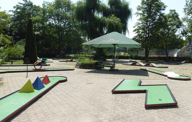Kiosk und Minigolfanlage am Badesee "Lieblings.kiosk" | © Landratsamt Rhein-Neckar-Kreis