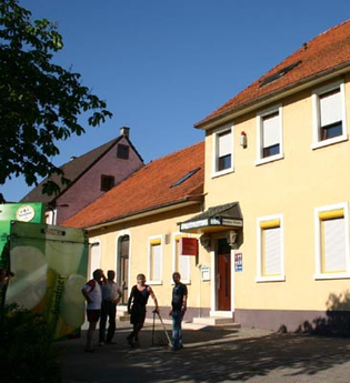 Kleine Kneipe - Pilsstube & Tanzlokal "Palm Beach" Kraichtal-Oberöwisheim | © Land der 1000 Hügel - Kraichgau-Stromberg