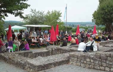 Bewirtung am Römischen Gutshof Lauffen - schöne Aussichtslage über dem Neckar | HeilbronnerLand | © Lauffener Weingärtner