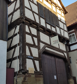 Museum in der Stiftsscheuer: Weinbau – Küfer- und Wagnerhandwerk