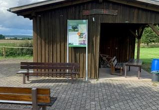 Ort des Glücks - AUSSICHTSPUNKT VORBÜSCHEL-ALM | © Liebliches Taubertal