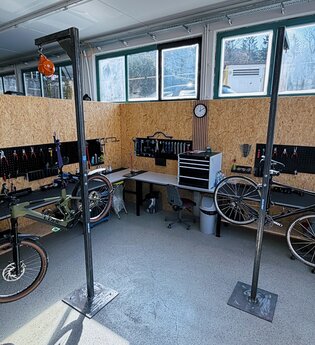 Radwerk Hall GmbH_Innenansicht Fahrradwerkstatt | © Radwerk Hall GmbH