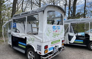 Tuk Tuk Ansicht von hinten | Waldschenke Hörnle in Brackenheim-Dürrenzimmern | © Neckar-Zaber-Tourismus e.V.