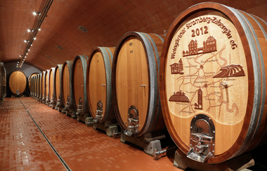 Führung durch den Weinkeller der Weingärtner Stromberg-Zabergäu | Brackenheim | HeilbronnerLand | © Weingärtner Stromberg-Zabergäu eG