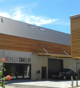 Außenansicht Weingut Gmelin mit Hofeinfahrt | © Land der 1000 Hügel - Kraichgau-Stromberg