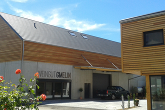 Außenansicht Weingut Gmelin mit Hofeinfahrt | © Land der 1000 Hügel - Kraichgau-Stromberg