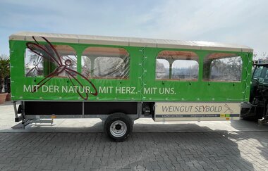 Planwagen Fräulein Lybell | Weingut Seybold | Fahrt durch die Weinberge des Weinsüden Weinorts Lauffen am Neckar