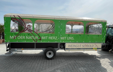 Planwagen Fräulein Lybell | Weingut Seybold | Fahrt durch die Weinberge des Weinsüden Weinorts Lauffen am Neckar