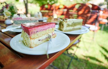 Stück Kuchen auf Teller | Weinsüden Weinort Brackenheim | HeilbronnerLand | © Neckar-Zaber-Tourismus