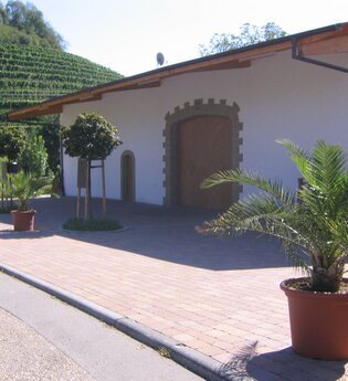 Besenwirtschaft Weingut Echle Eingang | Brackenheim-Neipperg | Kelter und Weinberge | © Neckar-Zaber-Tourismus e.V.