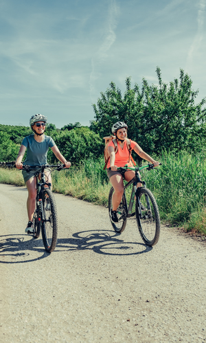Radfahrer am Württemberger Weinradweg im Leintal | © Touristikgemeinschaft HeilbronnerLand e.V.